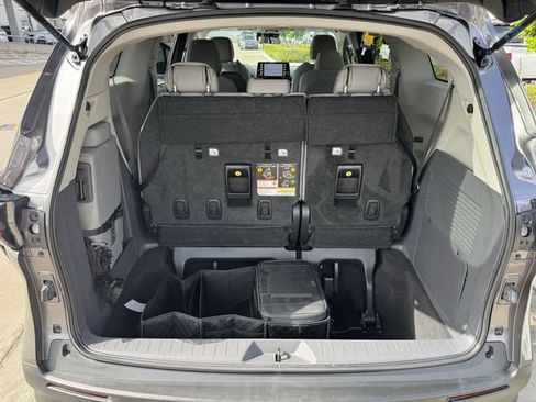 Used 2024 Toyota Sienna LE FWD image 25