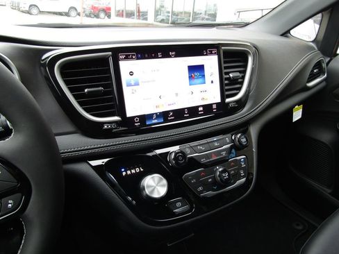 New 2026 Chrysler Pacifica Select w/ S Appearance Package image 29