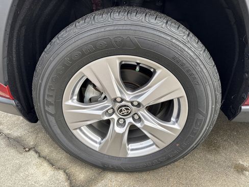 Used 2022 Toyota RAV4 XLE image 10