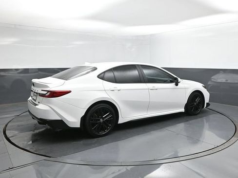 Used 2025 Toyota Camry SE w/ Convenience Package FWD image 15