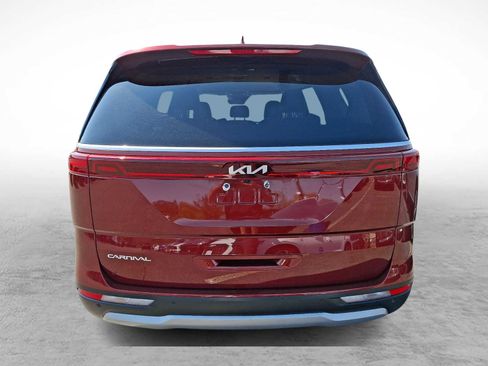 Used 2024 Kia Carnival LX FWD image 4
