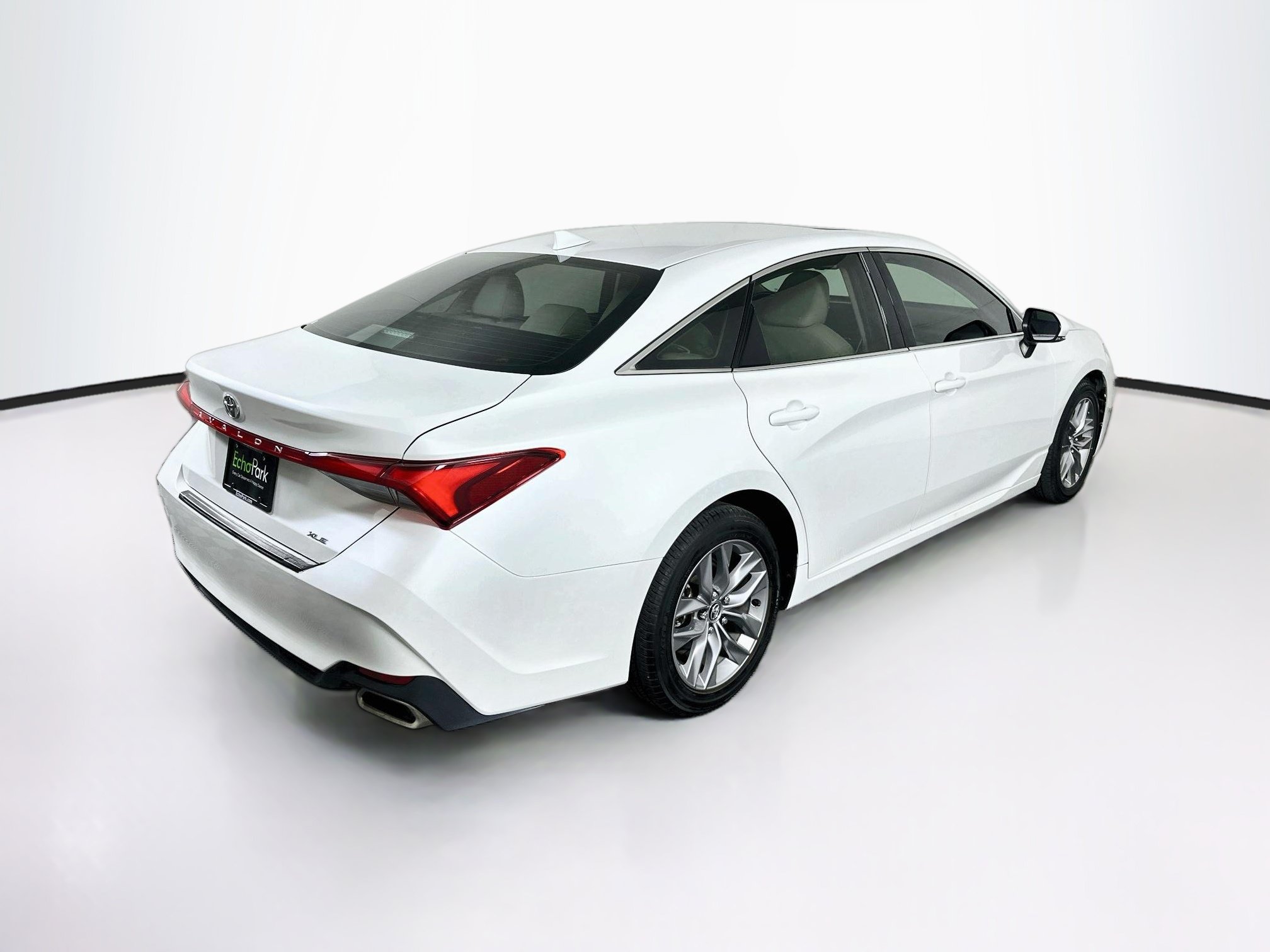 Used 2020 Toyota Avalon XLE w/ Moonroof Package FWD image 9