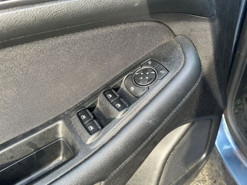 Used 2018 Ford Edge SE image 18