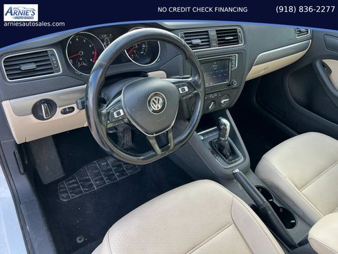 Used 2018 Volkswagen Jetta SE FWD image 6