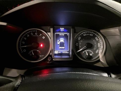 Used 2020 Toyota Tacoma SR5 image 23