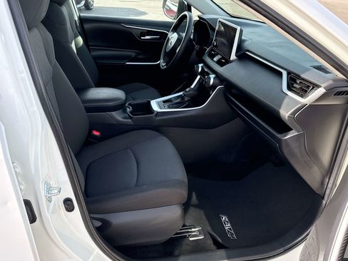 Used 2025 Toyota RAV4 XLE image 21