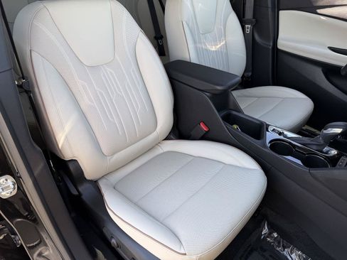 Used 2025 Buick Encore GX Avenir AWD/4WD image 21