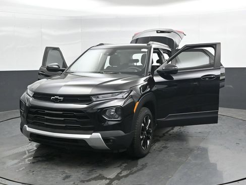 Used 2022 Chevrolet TrailBlazer LT w/ LPO, Blackout Package AWD/4WD image 48