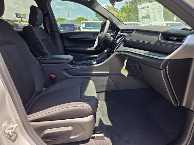 New 2026 Jeep Grand Cherokee Laredo RWD image 18