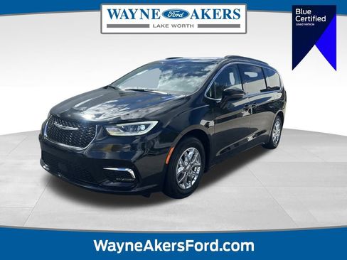 Used 2022 Chrysler Pacifica Touring-L image 1