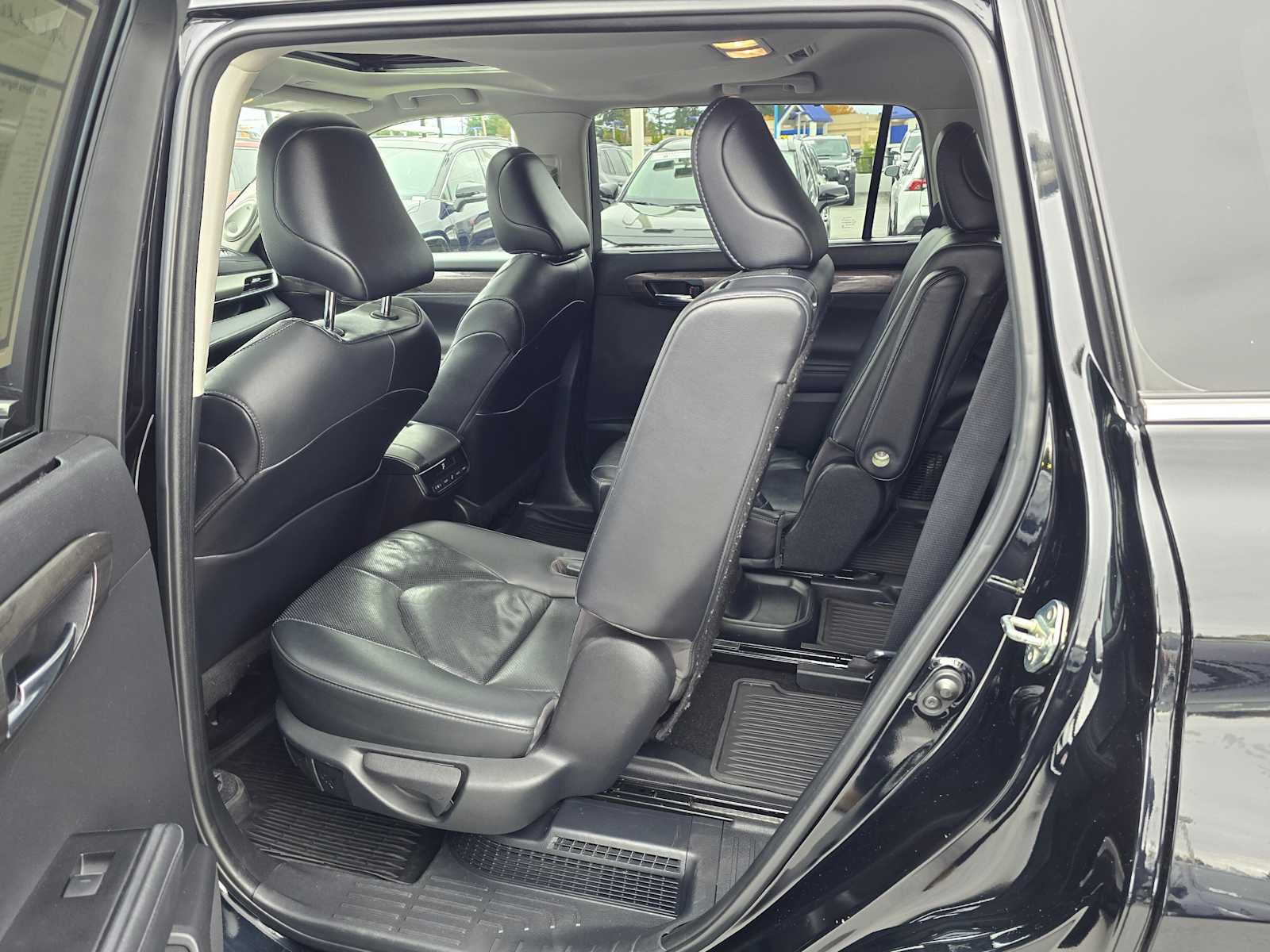Used 2023 Toyota Highlander Limited AWD/4WD image 18