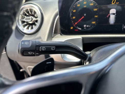 Used 2022 Mercedes-Benz GLB 250 image 29