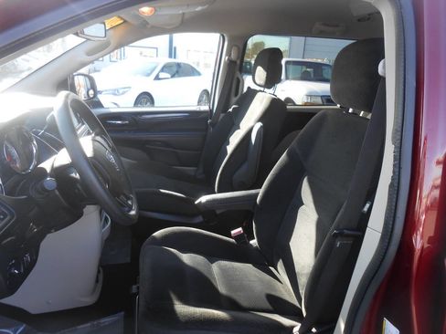 Used 2019 Dodge Grand Caravan SE image 10