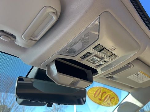 Used 2020 Toyota RAV4 Limited image 31