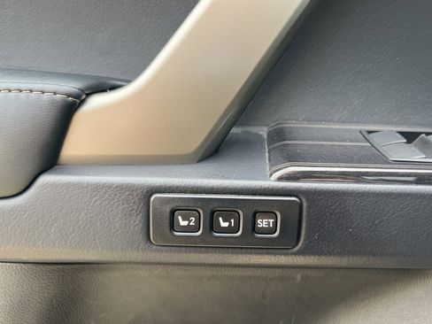 Used 2020 Lexus GX 460 Premium w/ Premium Package image 33