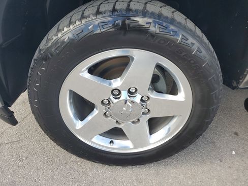 Used 2014 Chevrolet Silverado 2500 LTZ w/ LTZ Plus Package image 9