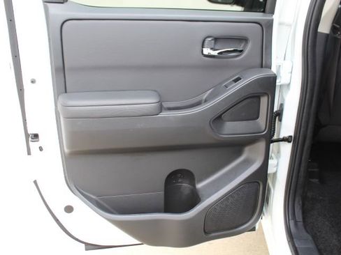 Used 2024 Nissan Frontier SV image 29