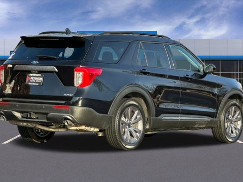Used 2024 Ford Explorer XLT w/ Equipment Group 202A image 4