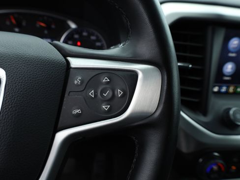 Used 2023 GMC Acadia SLT image 30