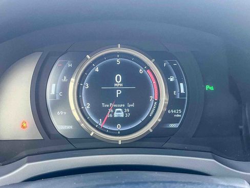 Used 2016 Lexus RC 200t image 22