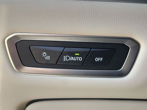 Used 2025 BMW X7 M60i AWD/4WD image 18