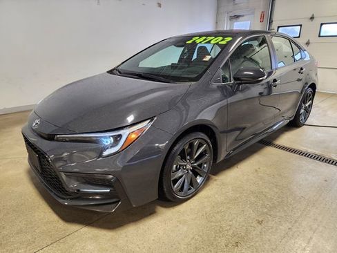 Used 2024 Toyota Corolla SE w/ SE Premium Package image 8