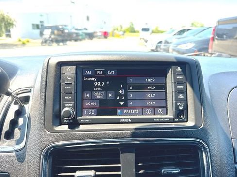 Used 2016 Dodge Grand Caravan SXT FWD image 13