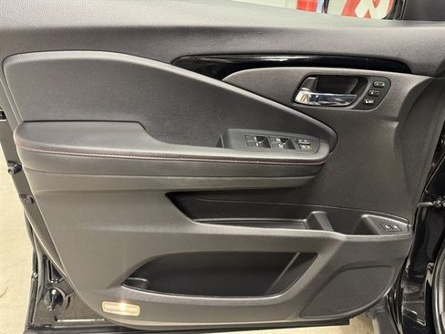 Used 2022 Honda Pilot Black Edition image 23