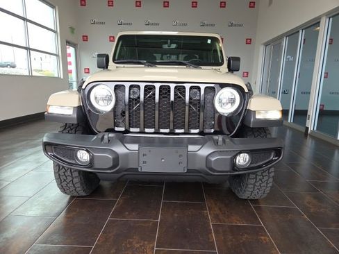 Used 2022 Jeep Gladiator Sport image 2