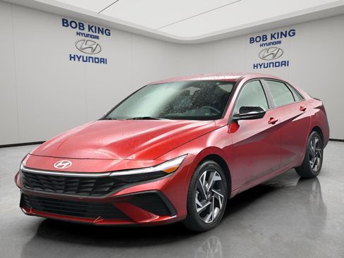 Certified 2025 Hyundai Elantra Sport FWD image 1