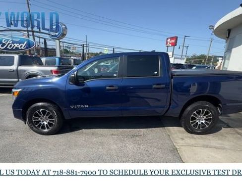 Used 2023 Nissan Titan SV image 2