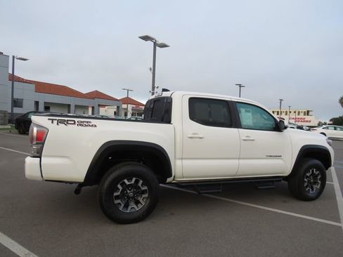 Certified 2021 Toyota Tacoma TRD Off-Road w/ Technology Package image 15