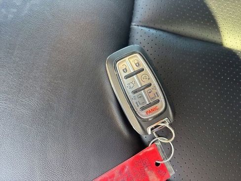 Used 2024 Chrysler Pacifica Touring-L FWD image 46