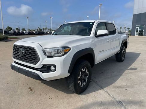 Used 2022 Toyota Tacoma TRD Off-Road w/ Technology Package AWD/4WD image 3