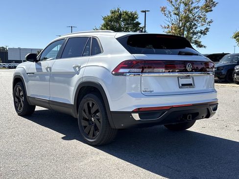 New 2026 Volkswagen Atlas Cross Sport SE image 3