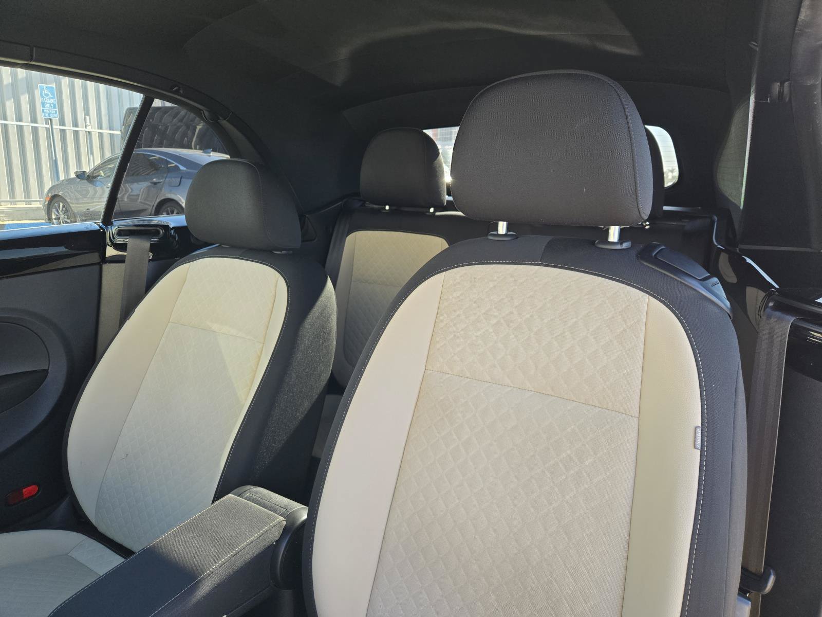 Used 2019 Volkswagen Beetle 2.0T SE FWD image 23
