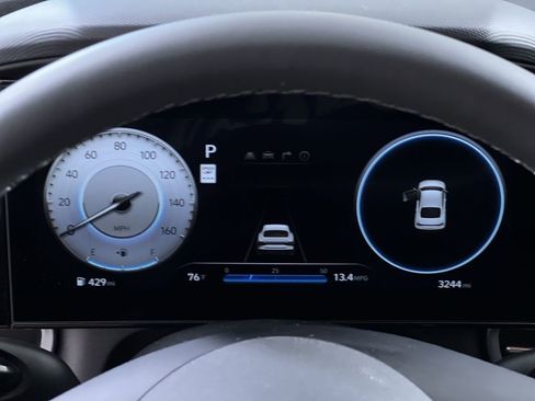 Used 2025 Hyundai Elantra SEL image 17