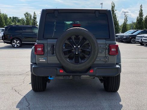 Used 2022 Jeep Wrangler Unlimited Sahara w/ Cold Weather Group AWD/4WD image 6