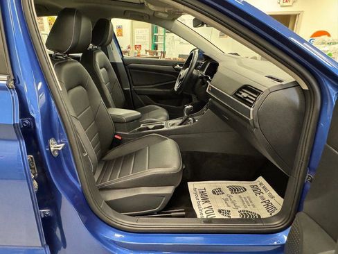 Used 2024 Volkswagen Jetta SE FWD image 17