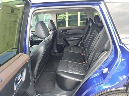 Used 2023 Nissan Rogue Platinum AWD/4WD image 25