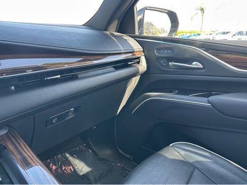 Certified 2022 Cadillac Escalade Premium Luxury image 7