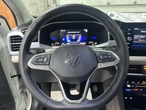 New 2025 Volkswagen Taos SE image 18
