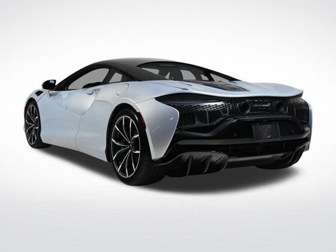 Used 2023 McLaren Artura image 3