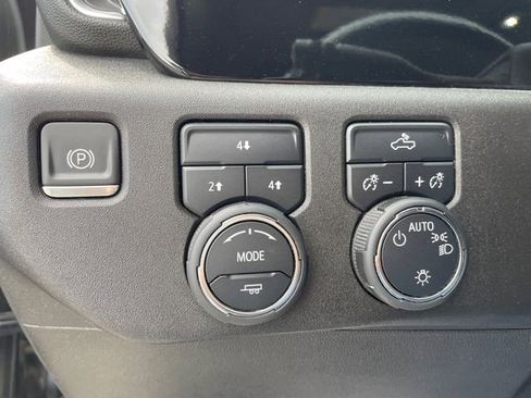 Used 2024 Chevrolet Silverado 2500 LT image 24