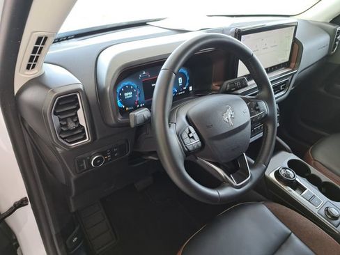 Used 2025 Ford Bronco Sport Outer Banks w/ Outer Banks Tech Package+ AWD/4WD image 7