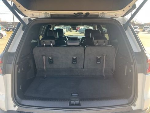 Used 2024 GMC Acadia Elevation image 28