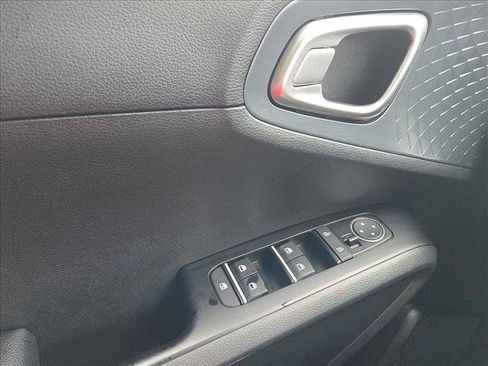 Used 2021 Kia Soul S FWD image 22