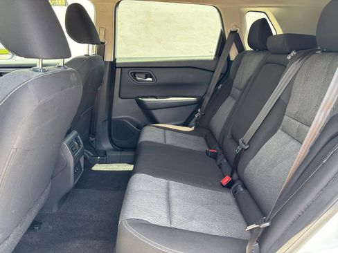 Used 2025 Nissan Rogue SV FWD image 28