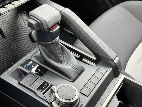 Used 2025 Toyota Tacoma TRD Sport AWD/4WD image 17