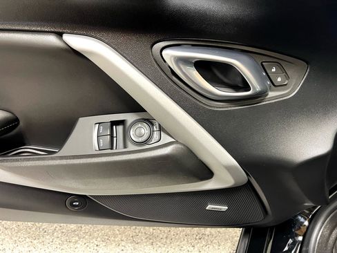 Used 2022 Chevrolet Camaro LT w/ Technology Package image 11